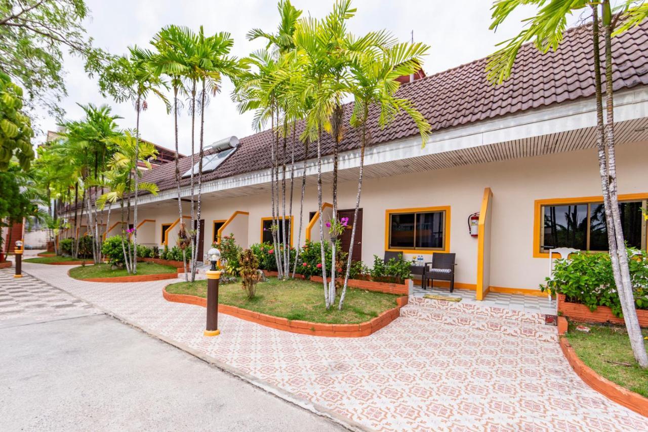 Coconut Resort Hotel Patong Esterno foto