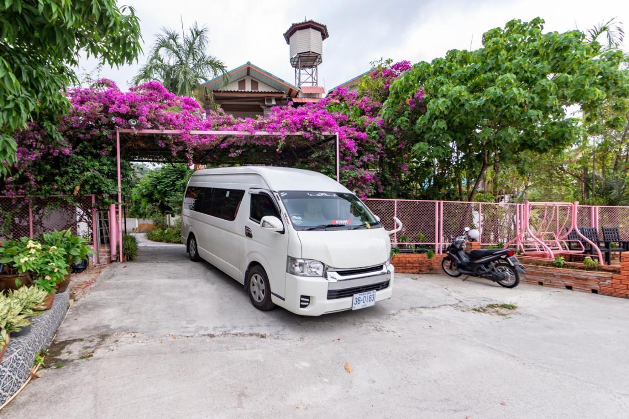 Coconut Resort Hotel Patong Esterno foto