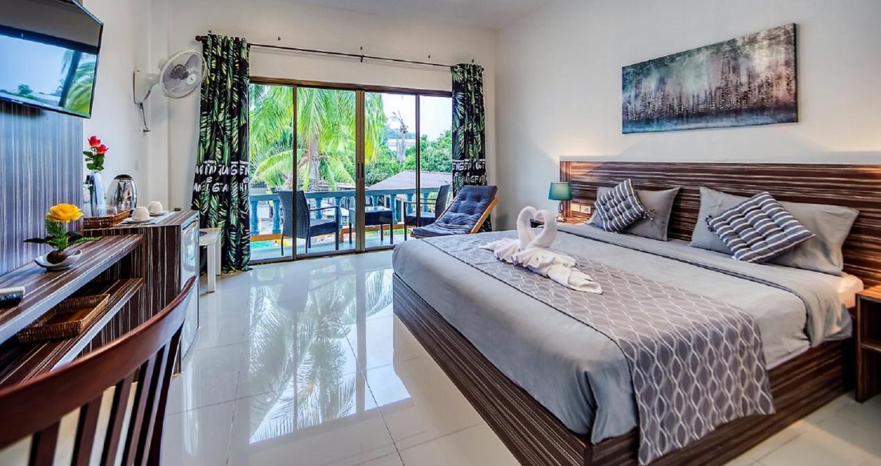 Coconut Resort Hotel Patong Esterno foto