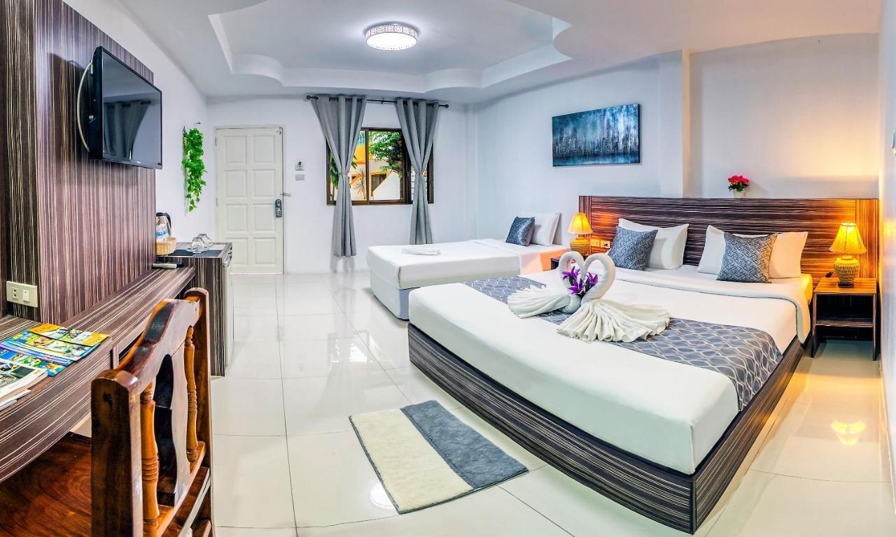 Coconut Resort Hotel Patong Esterno foto